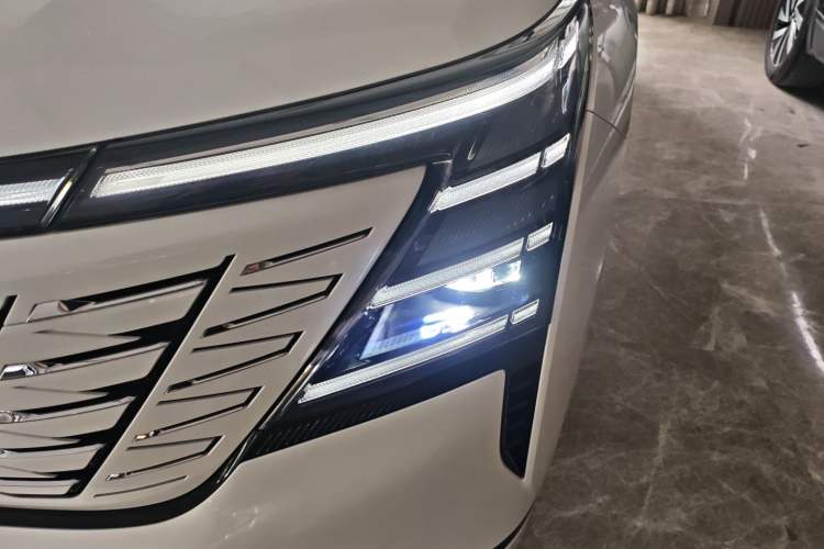 Used CHANGAN CS75 PLUS 2025 4th Generation 1.5T New Blue Whale Smart Luxury Edition Left Front Headlight