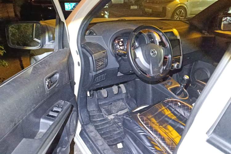 Used Dongfeng Fengdu MX6 2015 2.0L Manual Two-Wheel Drive Navigation Edition
