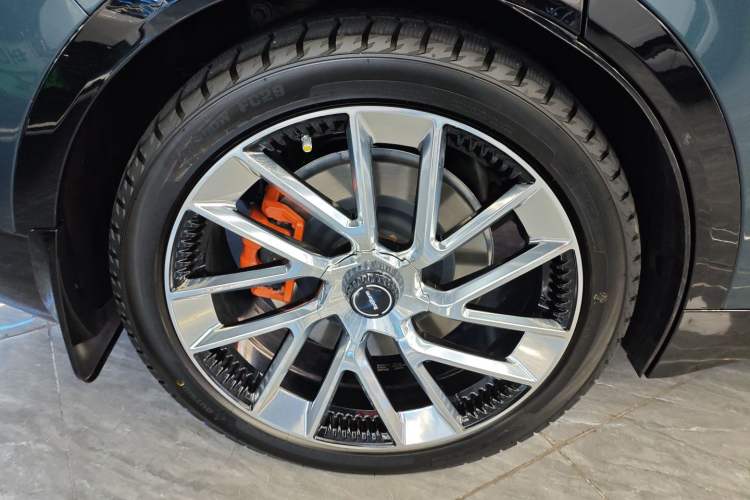 Used Lynk & Co 900 2025 2.0T Ultra Right Rear Wheel Hub