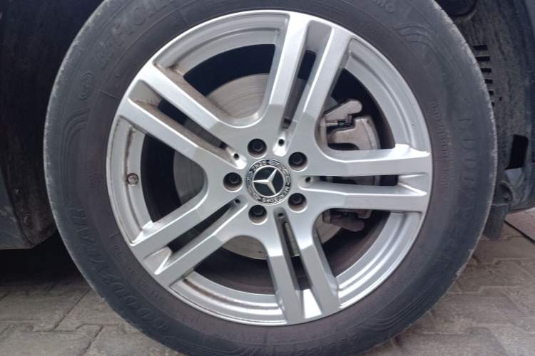 Used Mercedes-Benz GLB 2023 GLB 220 Sport Edition Right Front Wheel Hub