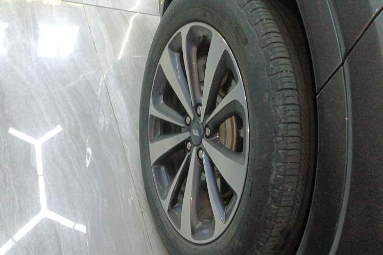 Used Li Auto ONE 2020 Extended-Range 6-Seater Version Right Rear Wheel Hub