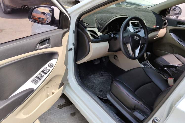 Used Hyundai Verna (older generation) 2014 1.4L Automatic Leading-Edge GLX