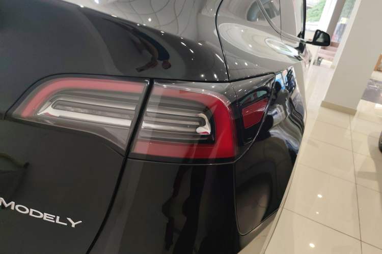 Used Tesla Model Y 2023 Rear-Wheel-Drive Version Right Rear Taillight