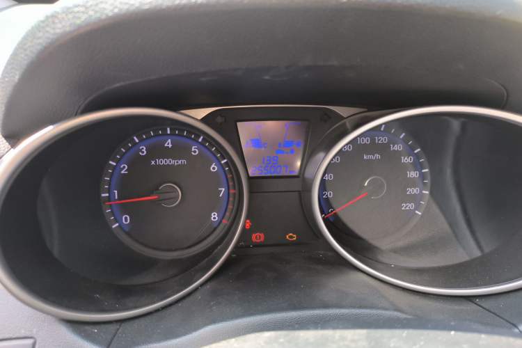 Used Hyundai ix35 2015 2.0L Manual Two-Wheel Drive Comfort Version China IV Standard Odometer Close Up