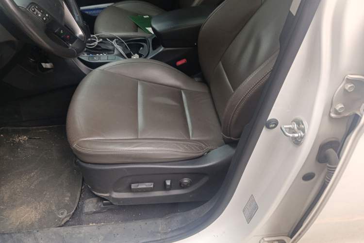 Used Hyundai Grand SantaFe 2013 3.0L 7-Seater Two-Wheel Drive Comfort Edition Left Front Seat