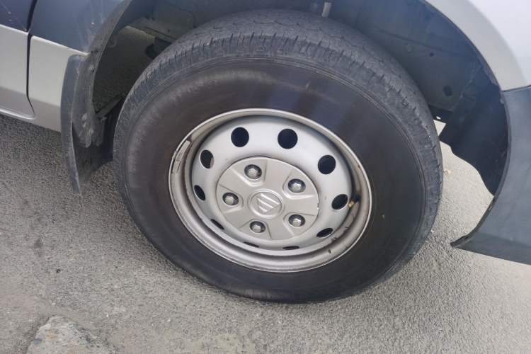 Used Foton Toano 2023 2.0T Manual Urban Version Short Wheelbase Low Roof with Single Rear Tire Available in 5/6/9-Seater Configurations
