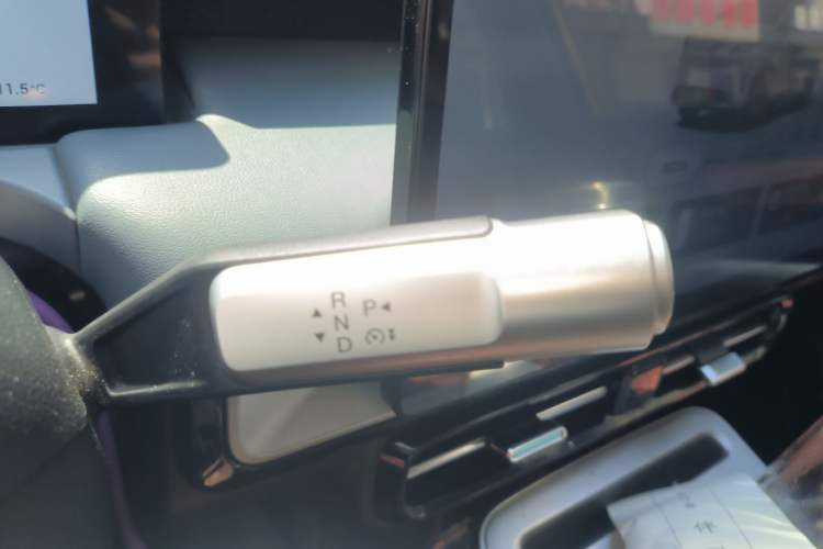 Used AION Y 2023 Younger Gear Lever