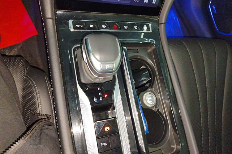 Used Hongqi H5 2024 1.5T DCT Smart Connect Flagship Edition Gear Lever