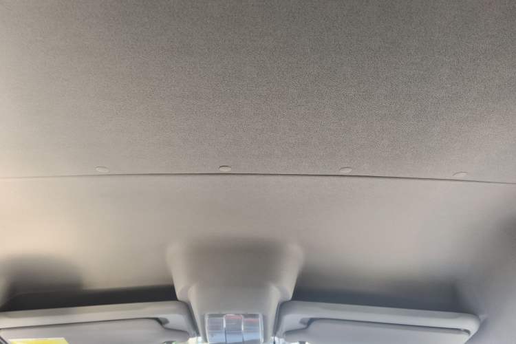 Used SAIC MAXUS Xintu V80 2023 2.0T Manual Classic Aoyuntong Long Wheelbase Mid-Height 6/7/8/9-Seater