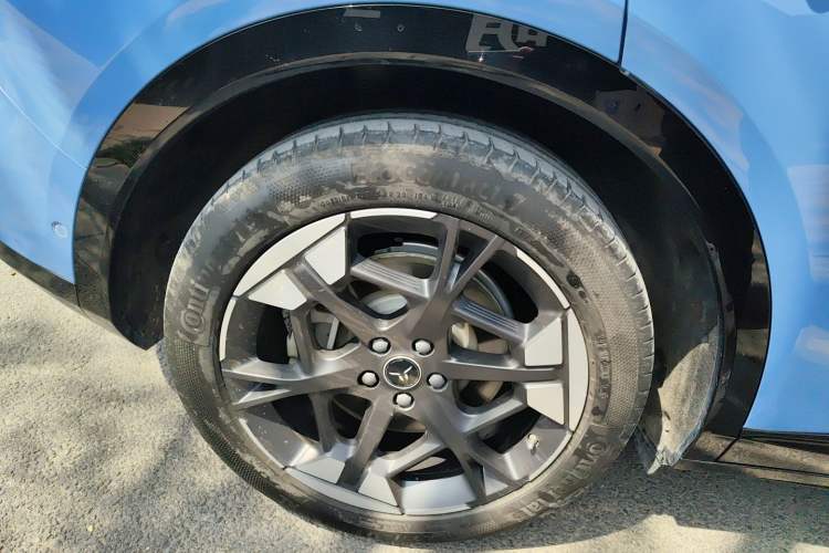 Used Hongqi Tiangong 06 2025 660 4x4 Smart Selection Edition Right Rear Wheel Hub