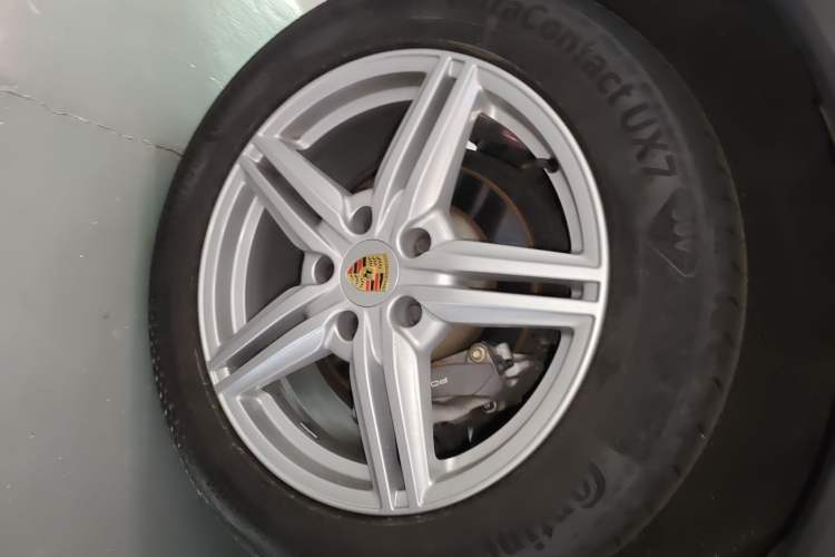 Used Porsche Cayenne 2011 Cayenne 3.0T Right Rear Wheel Hub