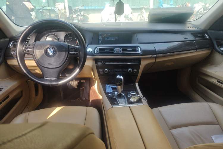 Used BMW 7 Series 2009 740Li Leading Model Center Console