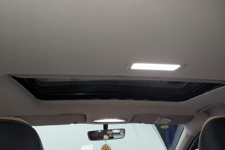 Used Geely Auto Emgrand 2025 4th Generation 1.5L CVT Flagship Version Headliner