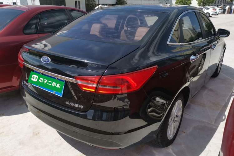 Used Ford Escort 2015 1.5L Manual Fashion Edition
