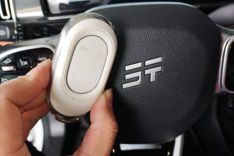 Used JETOUR Shanhai L7 2024 1.5T 120km MAX 5-Seater Vehicle Key