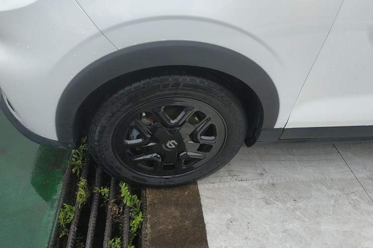 Used Leapmotor T03 2023 310 Lite Edition Left Front Wheel Hub