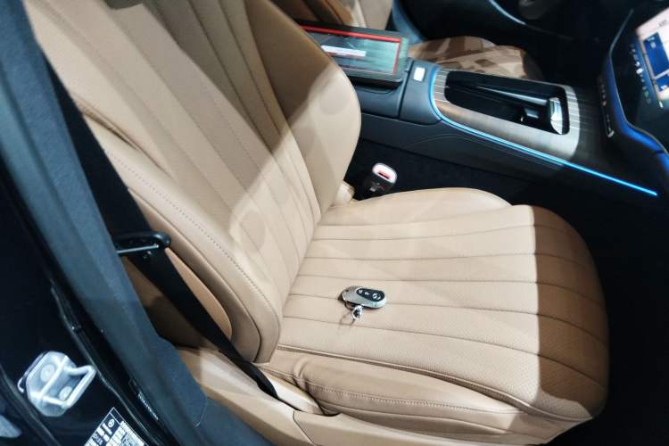 Used Mercedes-Benz E-Class New Energy 2024 E 350 e L Plug-in Hybrid Sedan
