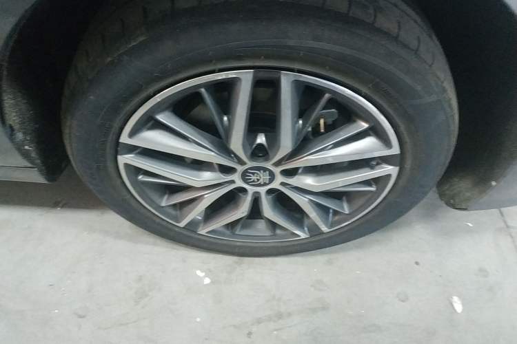Used BYD Qin PLUS 2021 DM-i 120KM Flagship Model Right Front Wheel Hub
