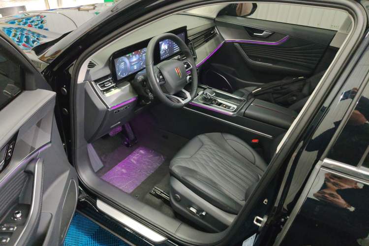 Used Hongqi HS5 2023 2.0T Four-Wheel Drive Flagship Pro 500 000th Unit Commemorative Edition Driver Seat