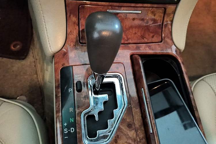 Used Toyota Crown 2007 2.5L Royal Navigation Edition Gear Lever
