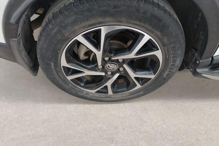 Used Toyota C-HR 2018 2.0L Leading with Sunroof China VI Standard
