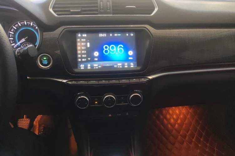 Used Haval H2 2017 Blue Label 1.5T Manual Two-Wheel Drive Luxury Model Audio And AC Panel