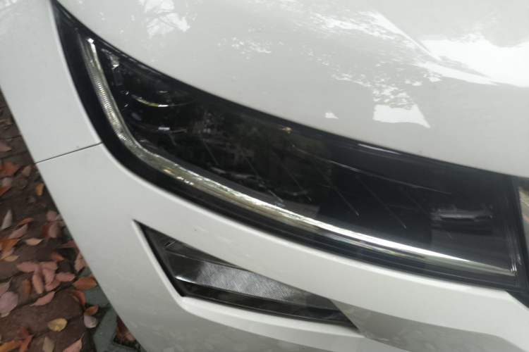 Used Skoda Kodiaq 2017 TSI330 7-Seater Two-Wheel-Drive Luxury Edition Right Front Headlight