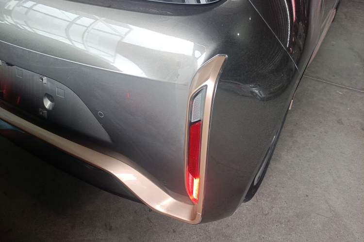 Used ORA White Cat 2022 Xiaoyue Mao Edition 360 km Luxury Model Lithium NMC Right Rear Taillight