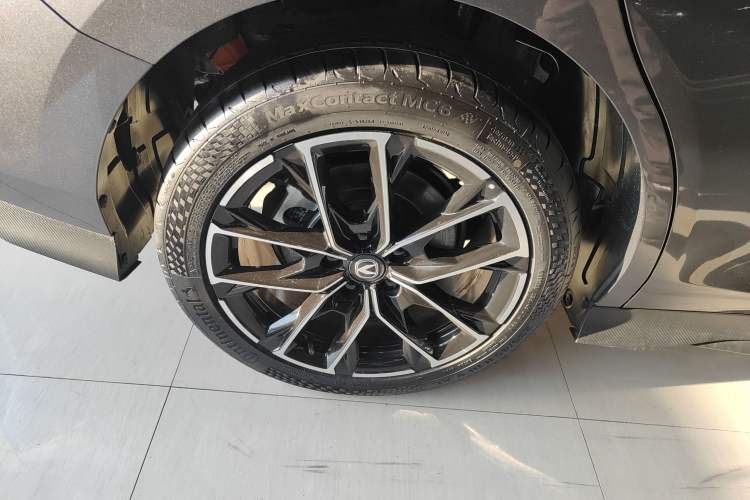 Used Changan UNI-V iDD 2024 Blue Whale Smart Electric iDD 136km Luxury Model
