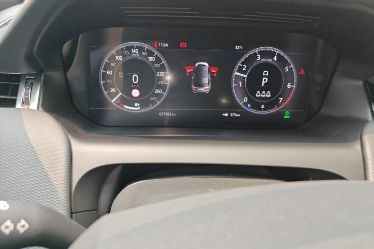 Used Land Rover Discovery Sport 2020 249 PS R-Dynamic Performance Edition Odometer Close Up