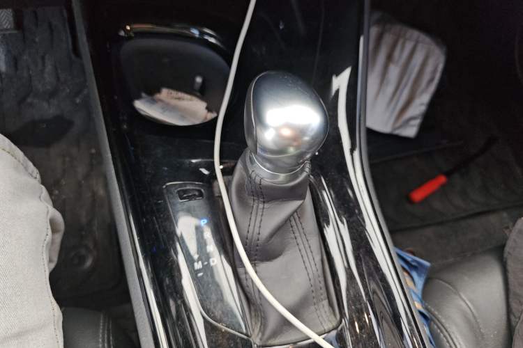 Used Toyota IZOA 2018 2.0L Yichi Version China VI Standard Gear Lever