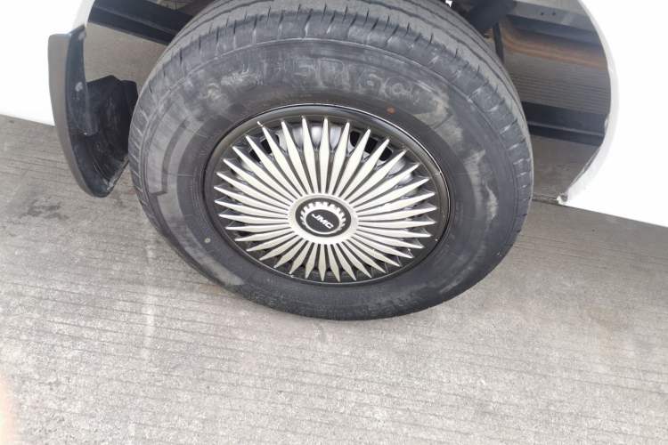 Used JMC Fushun 2023 2.0T Manual Mid-Drive Mid-Roof Commercial Multi-Purpose 7-Seater Passenger Vehicle