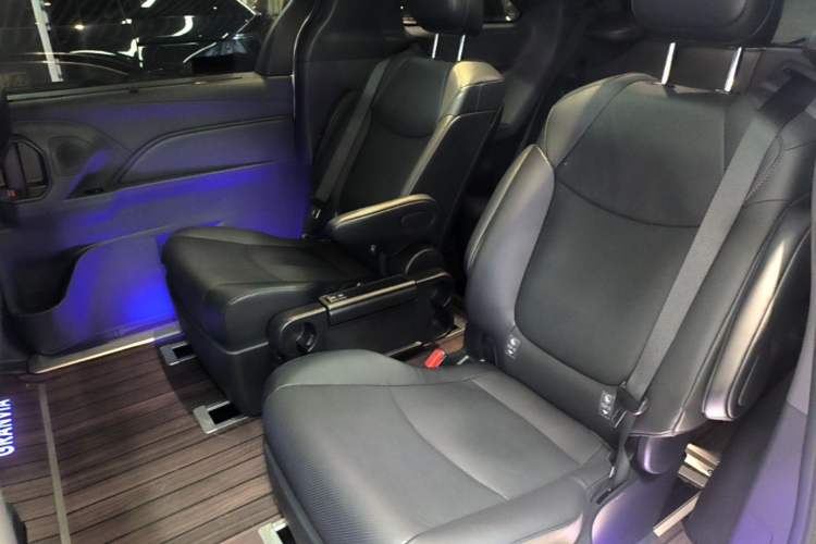 Used Toyota Granvia 2024 2.5L Hybrid Prestige PLUS Four-Wheel Drive Version
