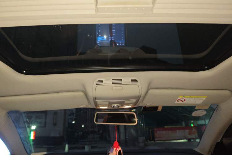 Used Volkswagen Magotan 2015 Facelift 1.8TSI Luxury Model Headliner