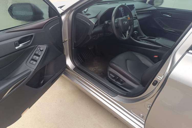 Used Toyota Avalon 2019 2.0L Luxury Edition China VI Standard Driver Seat
