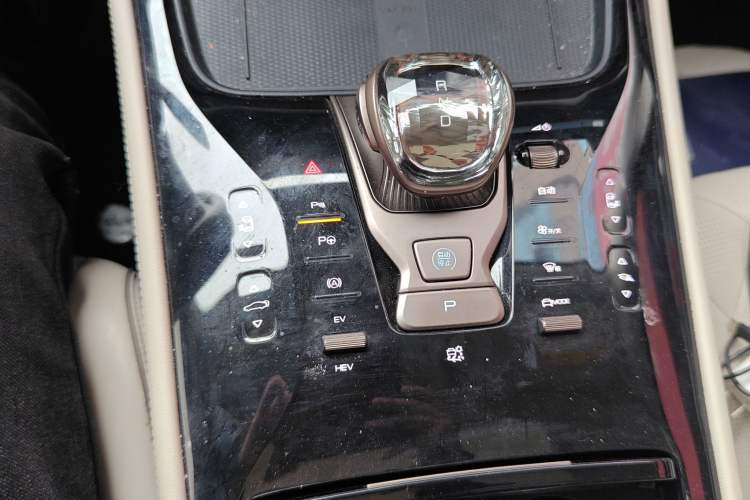 Used Denza D9 2022 DM-i 970 Four-Wheel Drive Flagship Model