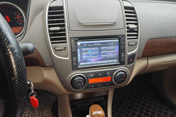 Used Nissan Sylphy 2009 1.6XE Automatic Comfort Edition Audio And AC Panel