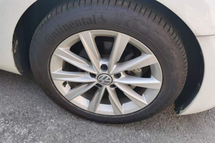 Used Volkswagen Beetle 2018 180TSI Shangle Model Right Front Wheel Hub