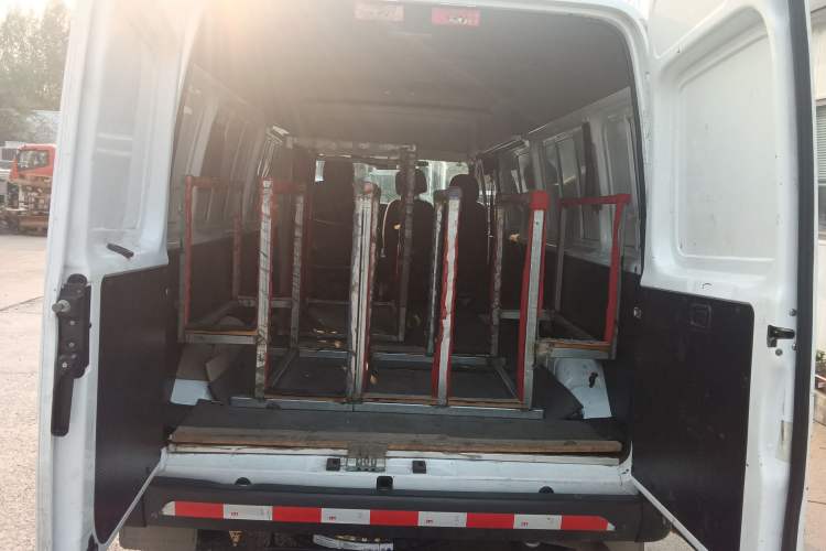 Used JMC Transit 2021 2.8T Space King Standard Version Long Wheelbase Mid-Height Roof Rear Single Tire 3-Seater Diesel China VI Emission Standard JX493
