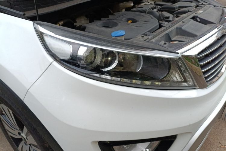 Used Kia Sportage R 2015 2.0L Automatic Two-Wheel Drive DLX Model Right Front Headlight