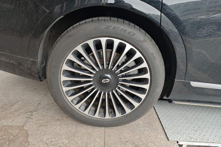 Used Hima AITO M9 2025 Extended-Range Ultra Version 52 kWh 5-Seater Edition Right Rear Wheel Hub