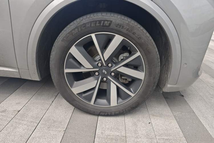 Used Li Auto L8 2023 Pro Model
