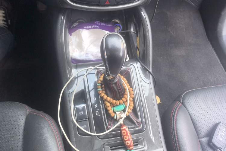 Used CHANGAN CS75 2017 Shangkui Edition 1.5T Automatic Fengyue Model Gear Lever