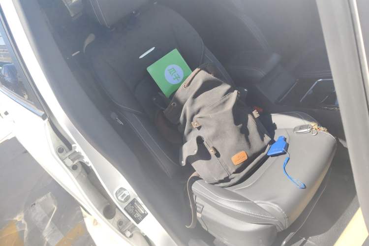 Used SAIC MAXUS G50 2022 1.5T Automatic Comfort Touring B Right Front Seat