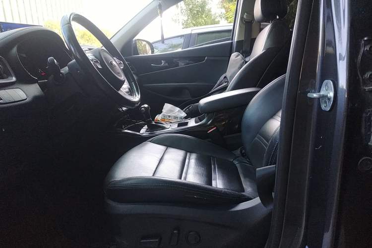 Used Kia Sorento 2015 Sorento L 2.4L Gasoline 4WD Elite Edition 7 Seats China IV Standard