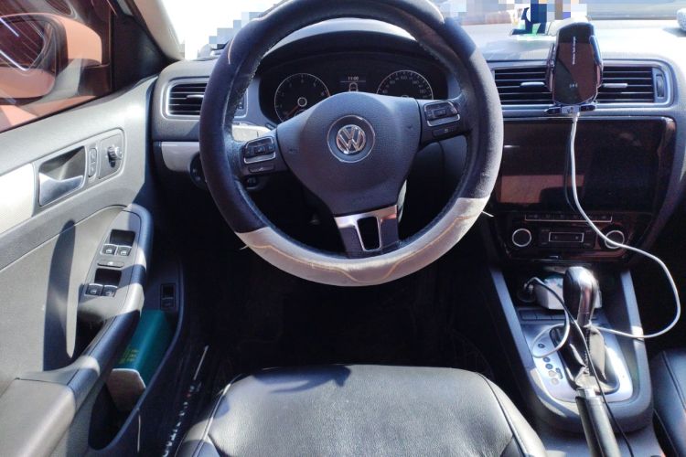 Used Volkswagen Sagitar 2014 Revised Version 1.4TSI Automatic Luxury Edition Steering Wheel