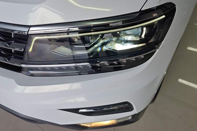 Used Volkswagen Tiguan L 2018 330TSI Automatic Two-Wheel Drive Flagship Edition Left Front Headlight