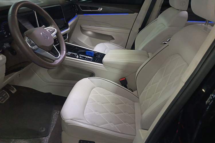 Used Volkswagen Viloran 2024 380TSI Premium Edition Left Front Seat