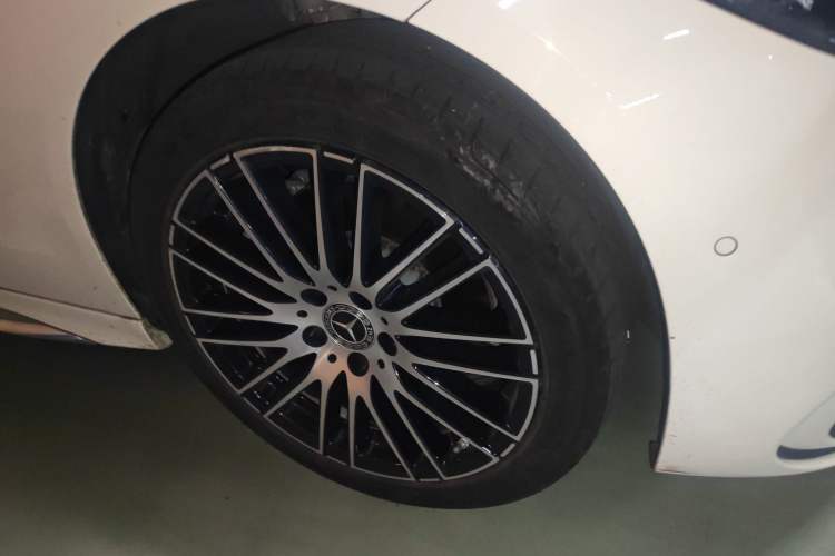 Used Mercedes-Benz C-Class 2023 Restyled C 260 L Sport Edition Right Front Wheel Hub