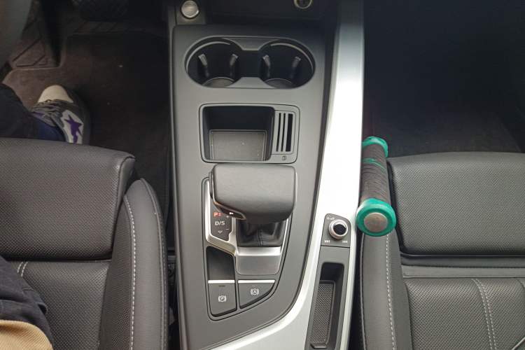 Used Audi A4L 2024 40 TFSI Fashion Dynamic Model Gear Lever